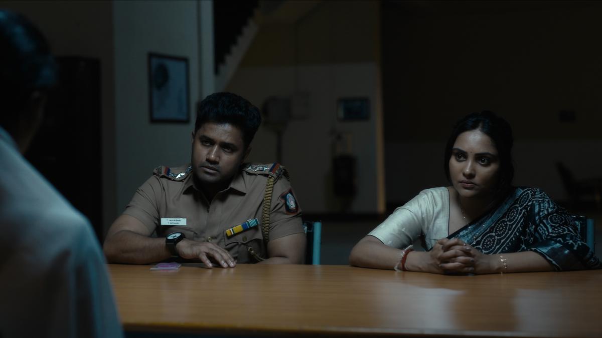 'స్టీఫెన్'లో మైఖేల్ తంగదురైగా మైఖేల్ తంగదురై, సీమగా స్మ్రుతి వెంకట్